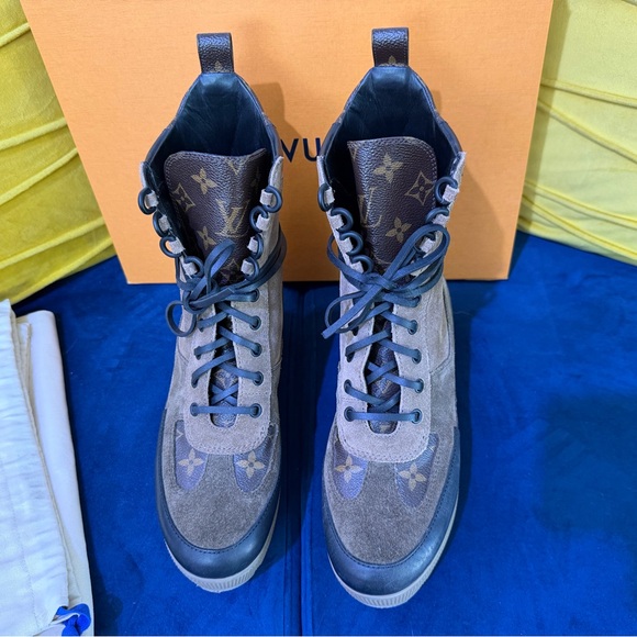 Louis Vuitton Olive and Black Lace-Up Boots - Picture 11 of 14